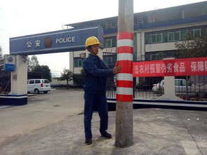 国网江永县供电公司 粘贴电杆标识,防范外破风险