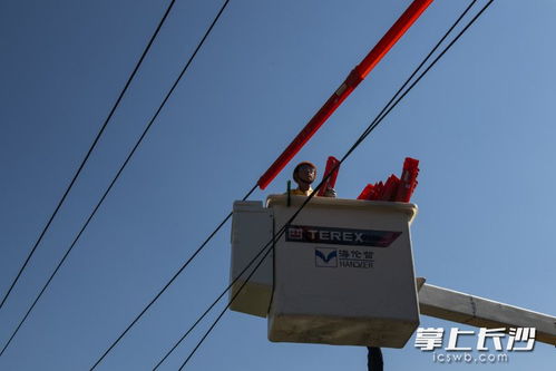 不停电立杆扩容,村民用上 满格电 热镜头