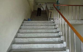 楼梯地砖防滑诀窍 地面防滑胶带使用方法